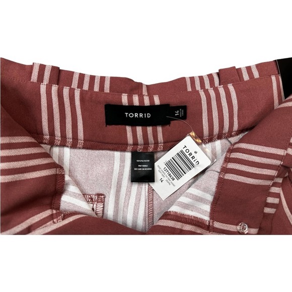 NWT Torrid 4.5in  Stretch Crepe Mid to High-Rise Tie-Front Short Women’s Size 14 - Picture 11 of 13